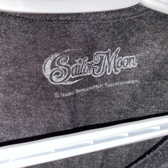 Sailor Moon T-Shirt - Picture 3 of 4